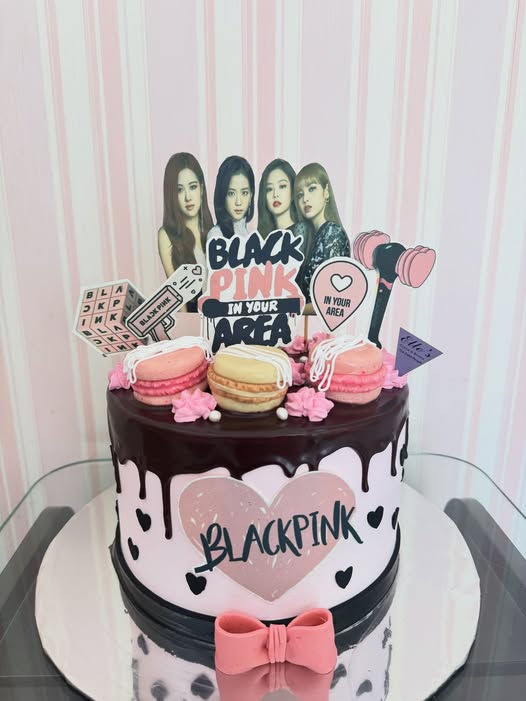 Custom Blackpink Cake