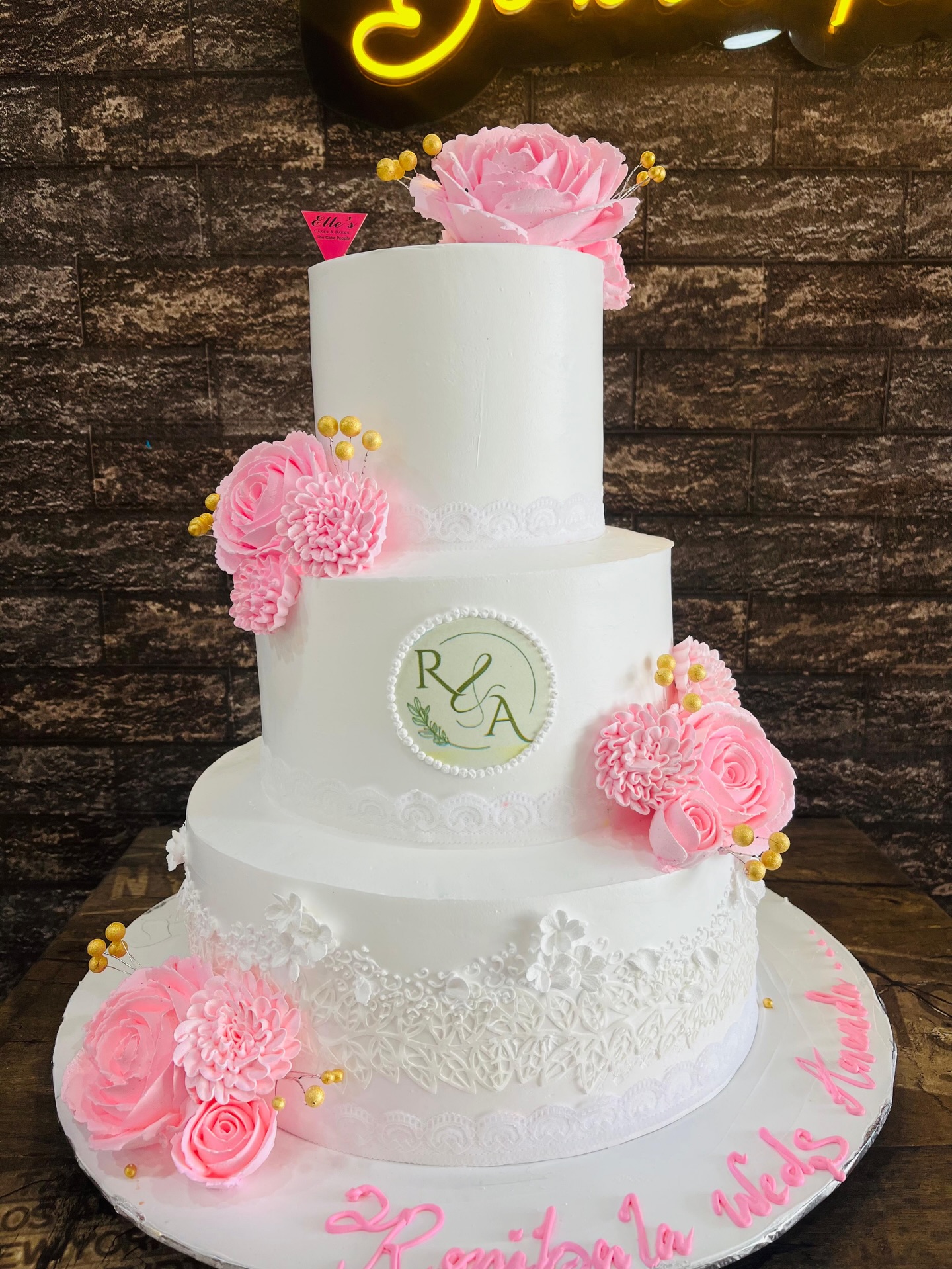 Strawberry 1 1/2kg Cake